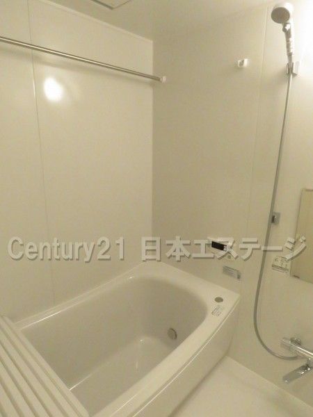【バス】　浴室乾燥機完備のバスルーム