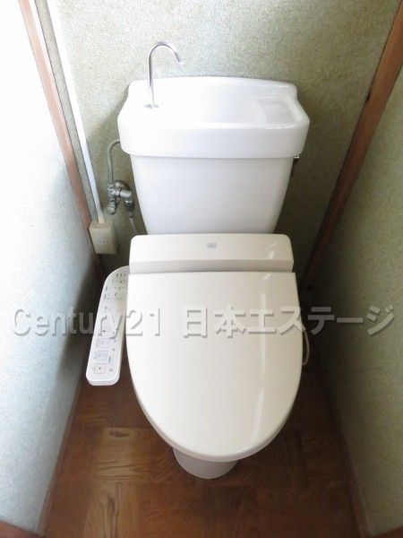 【トイレ】　温水洗浄便座完備です